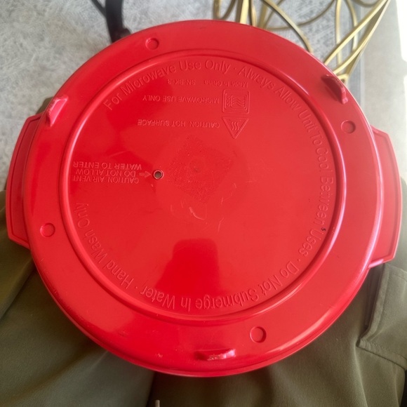 Reheatza Microwave Crisper – Red Nonstick Pan with Lid - Picture 3 of 3